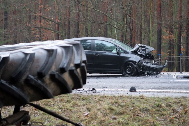 Volkswagen uderzył w zetora (wideo i zdjęcia)