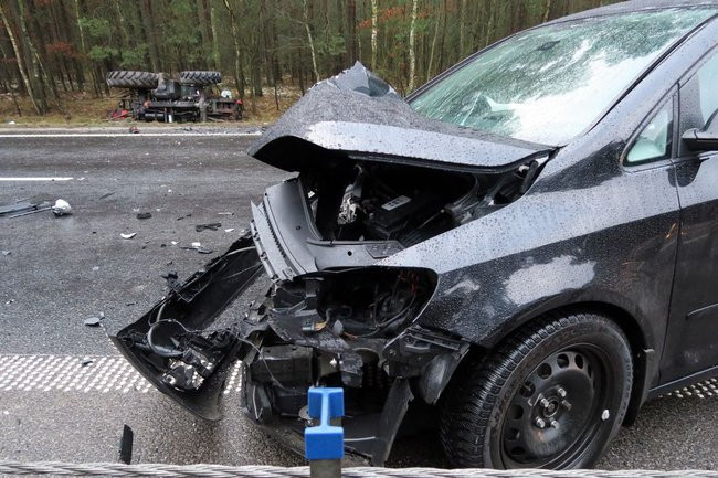 Volkswagen uderzył w zetora (wideo i zdjęcia)