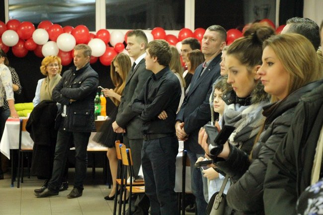 II LO w Lesznie: studniówka pod znakiem Jamesa Bonda (zdjęcia)