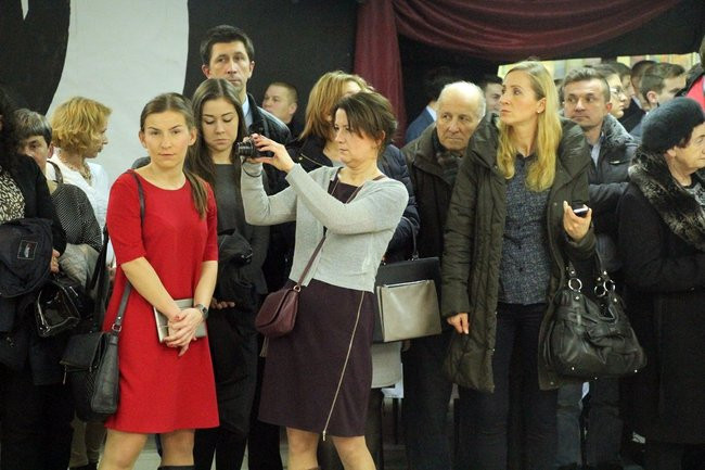 II LO w Lesznie: studniówka pod znakiem Jamesa Bonda (zdjęcia)