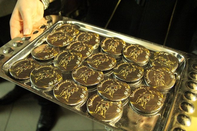 II LO w Lesznie: studniówka pod znakiem Jamesa Bonda (zdjęcia)