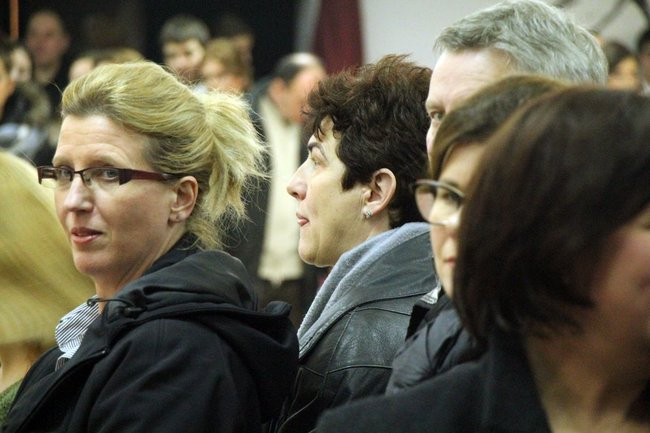 II LO w Lesznie: studniówka pod znakiem Jamesa Bonda (zdjęcia)