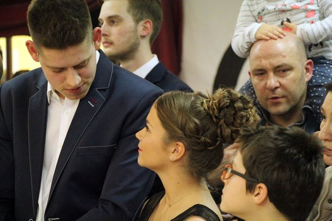 II LO w Lesznie: studniówka pod znakiem Jamesa Bonda (zdjęcia)