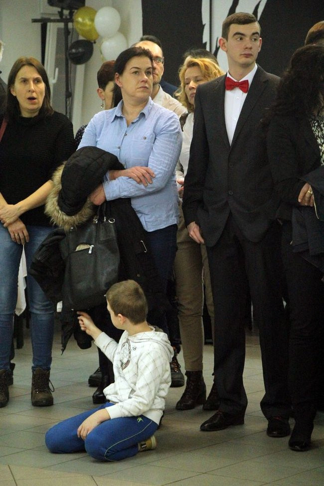 II LO w Lesznie: studniówka pod znakiem Jamesa Bonda (zdjęcia)