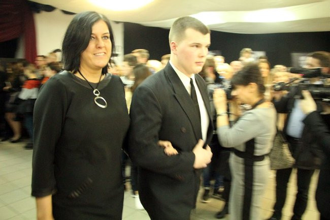 II LO w Lesznie: studniówka pod znakiem Jamesa Bonda (zdjęcia)