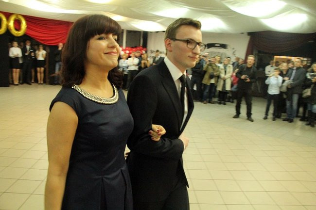 II LO w Lesznie: studniówka pod znakiem Jamesa Bonda (zdjęcia)