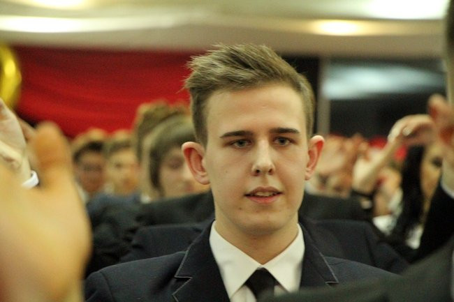 II LO w Lesznie: studniówka pod znakiem Jamesa Bonda (zdjęcia)