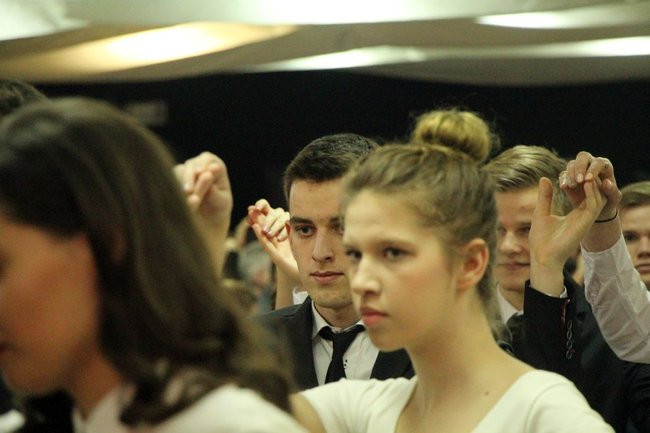 II LO w Lesznie: studniówka pod znakiem Jamesa Bonda (zdjęcia)