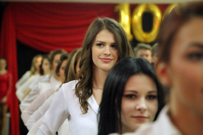 II LO w Lesznie: studniówka pod znakiem Jamesa Bonda (zdjęcia)