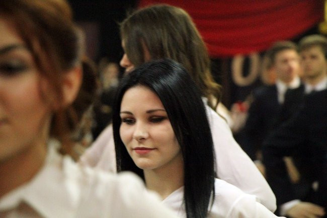 II LO w Lesznie: studniówka pod znakiem Jamesa Bonda (zdjęcia)