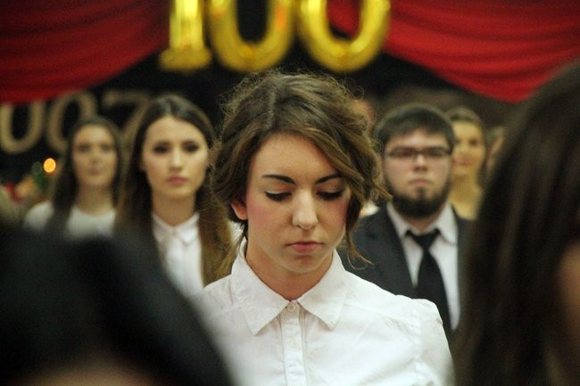 II LO w Lesznie: studniówka pod znakiem Jamesa Bonda (zdjęcia)