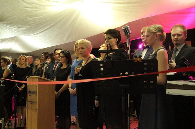 II LO w Lesznie: studniówka pod znakiem Jamesa Bonda (zdjęcia)