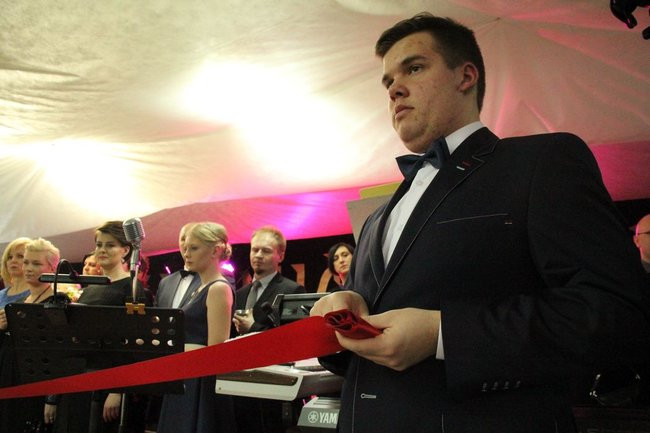 II LO w Lesznie: studniówka pod znakiem Jamesa Bonda (zdjęcia)