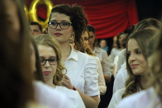 II LO w Lesznie: studniówka pod znakiem Jamesa Bonda (zdjęcia)