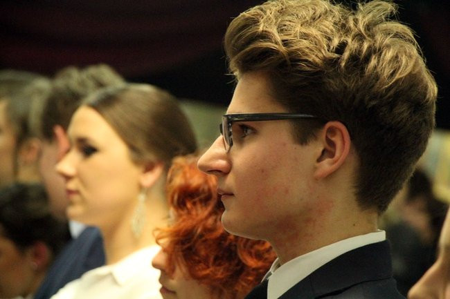 II LO w Lesznie: studniówka pod znakiem Jamesa Bonda (zdjęcia)