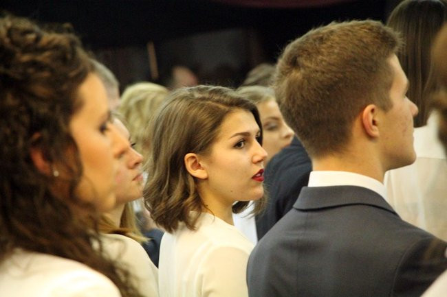 II LO w Lesznie: studniówka pod znakiem Jamesa Bonda (zdjęcia)