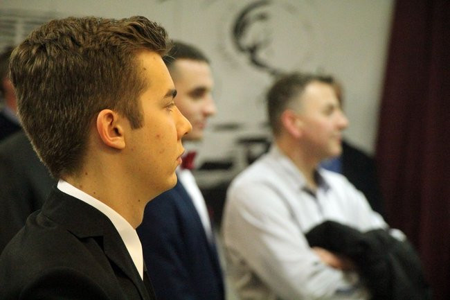 II LO w Lesznie: studniówka pod znakiem Jamesa Bonda (zdjęcia)