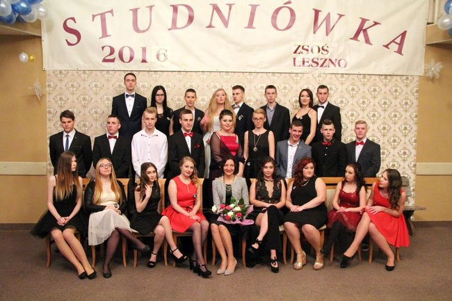 ZSOŚ: najpierw polonez, później taneczne przeboje (zdjęcia)