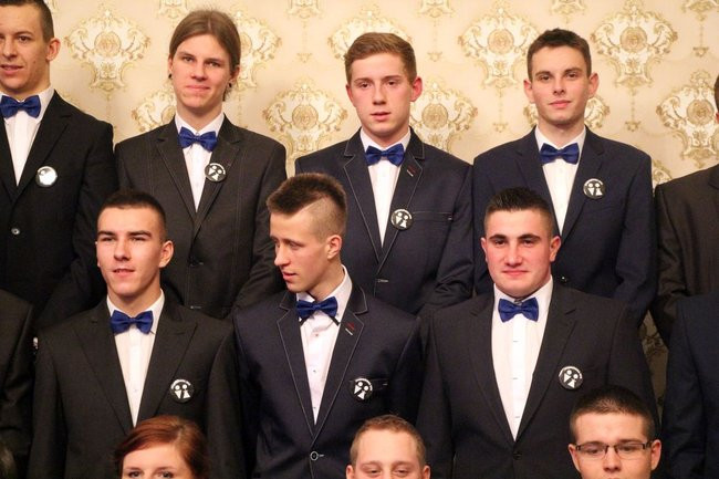 ZSOŚ: najpierw polonez, później taneczne przeboje (zdjęcia)