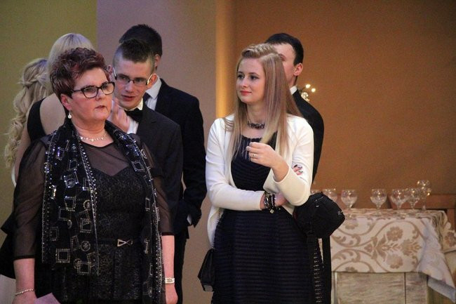 ZSOŚ: najpierw polonez, później taneczne przeboje (zdjęcia)