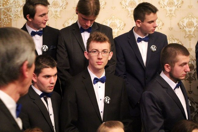 ZSOŚ: najpierw polonez, później taneczne przeboje (zdjęcia)