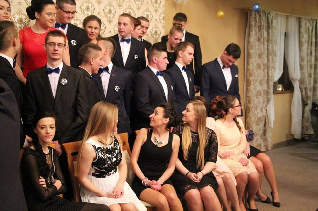 ZSOŚ: najpierw polonez, później taneczne przeboje (zdjęcia)