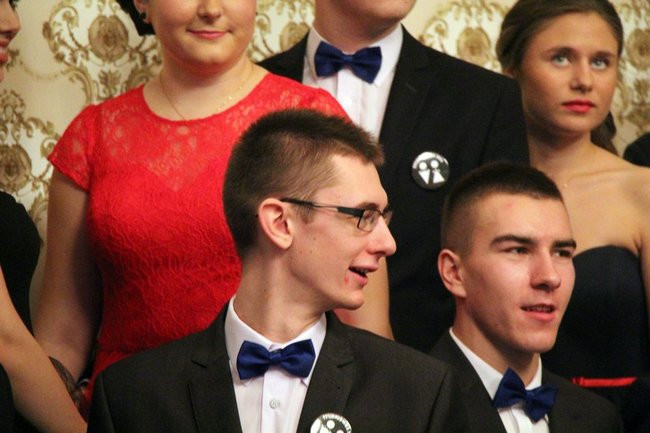 ZSOŚ: najpierw polonez, później taneczne przeboje (zdjęcia)