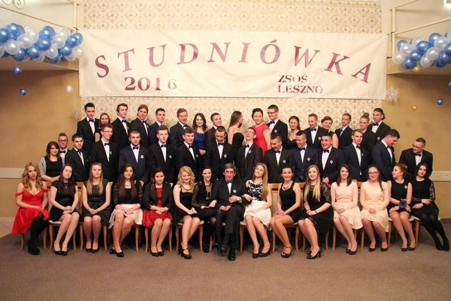 ZSOŚ: najpierw polonez, później taneczne przeboje (zdjęcia)