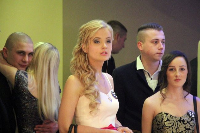 ZSOŚ: najpierw polonez, później taneczne przeboje (zdjęcia)