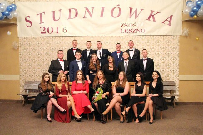 ZSOŚ: najpierw polonez, później taneczne przeboje (zdjęcia)