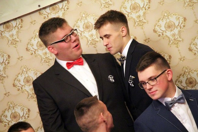 ZSOŚ: najpierw polonez, później taneczne przeboje (zdjęcia)