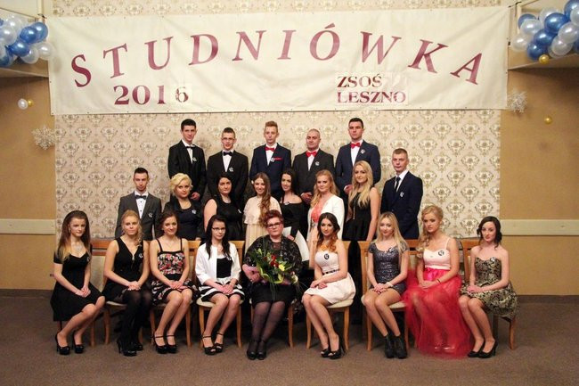 ZSOŚ: najpierw polonez, później taneczne przeboje (zdjęcia)