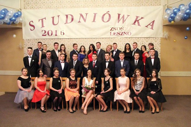 ZSOŚ: najpierw polonez, później taneczne przeboje (zdjęcia)