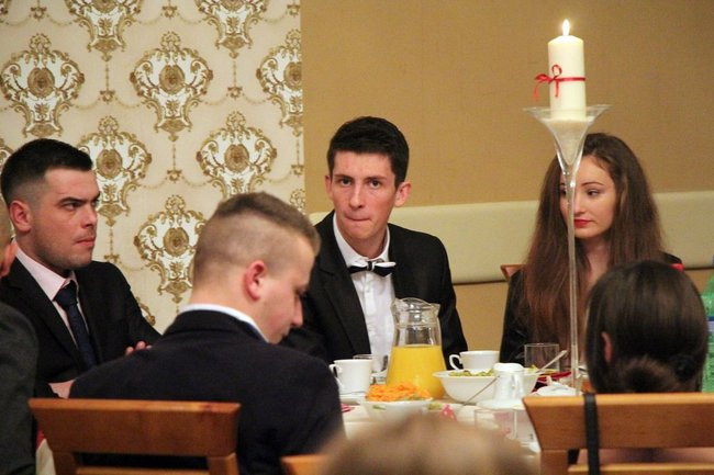 ZSOŚ: najpierw polonez, później taneczne przeboje (zdjęcia)