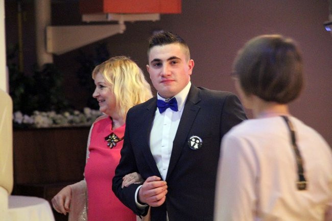 ZSOŚ: najpierw polonez, później taneczne przeboje (zdjęcia)