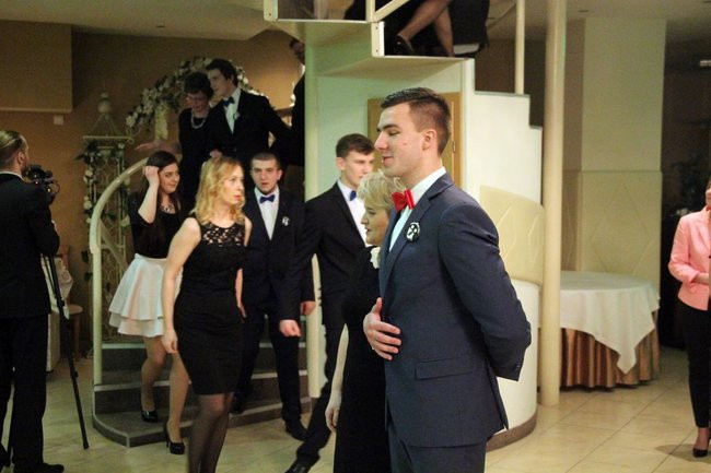 ZSOŚ: najpierw polonez, później taneczne przeboje (zdjęcia)