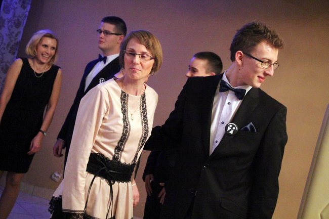 ZSOŚ: najpierw polonez, później taneczne przeboje (zdjęcia)