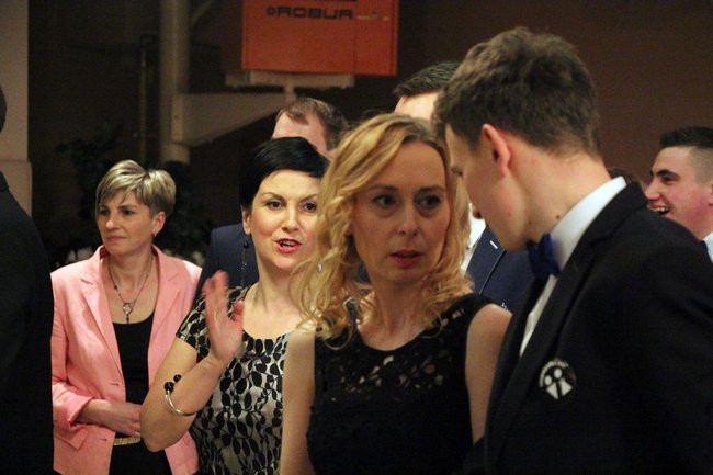 ZSOŚ: najpierw polonez, później taneczne przeboje (zdjęcia)