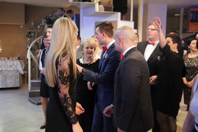 ZSOŚ: najpierw polonez, później taneczne przeboje (zdjęcia)