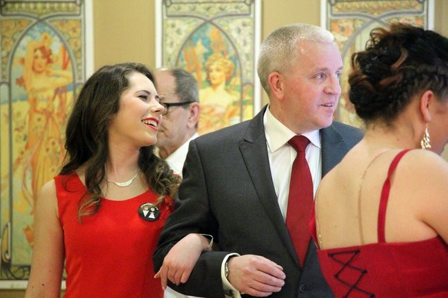 ZSOŚ: najpierw polonez, później taneczne przeboje (zdjęcia)