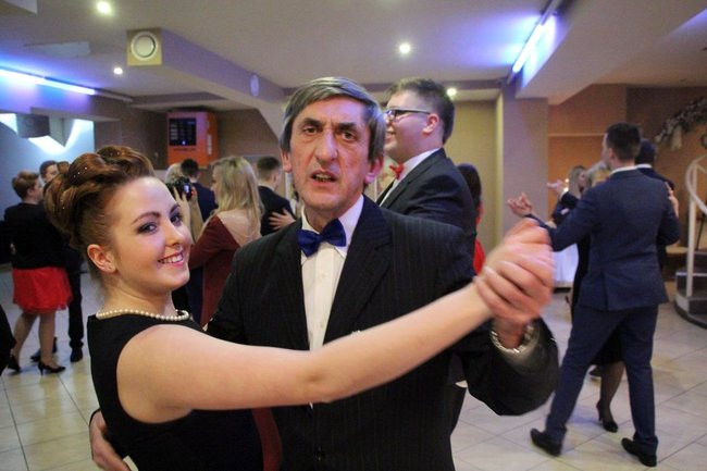 ZSOŚ: najpierw polonez, później taneczne przeboje (zdjęcia)