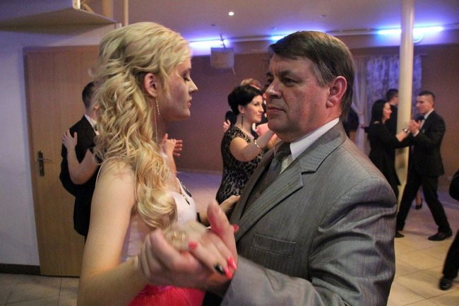 ZSOŚ: najpierw polonez, później taneczne przeboje (zdjęcia)