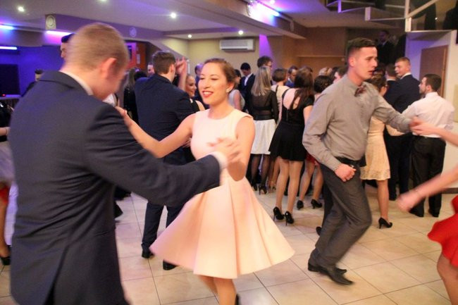 ZSOŚ: najpierw polonez, później taneczne przeboje (zdjęcia)