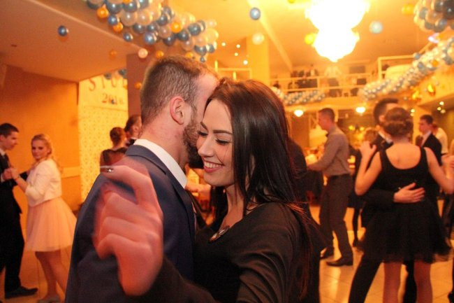 ZSOŚ: najpierw polonez, później taneczne przeboje (zdjęcia)