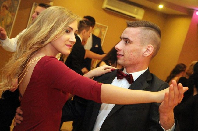 ZSOŚ: najpierw polonez, później taneczne przeboje (zdjęcia)