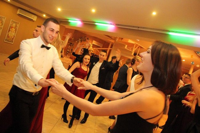 ZSOŚ: najpierw polonez, później taneczne przeboje (zdjęcia)