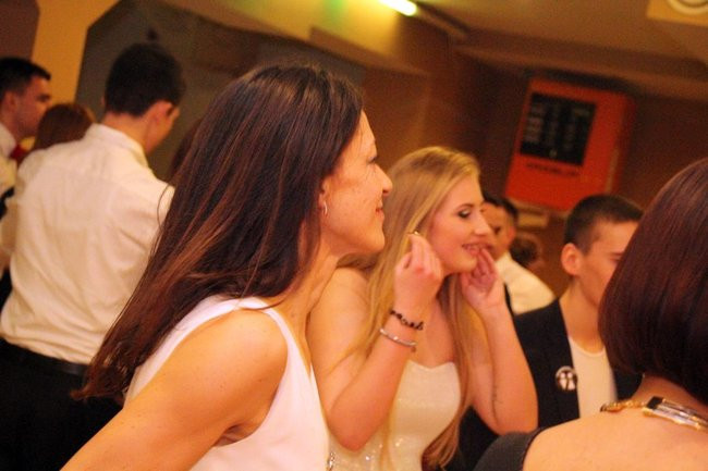 ZSOŚ: najpierw polonez, później taneczne przeboje (zdjęcia)