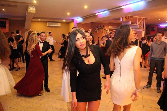 ZSOŚ: najpierw polonez, później taneczne przeboje (zdjęcia)