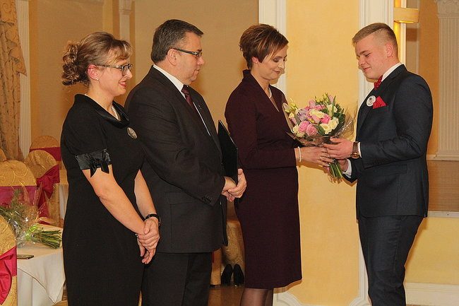 Po sąsiedzku: studniówka ZSPT w Bojanowie (zdjęcia)