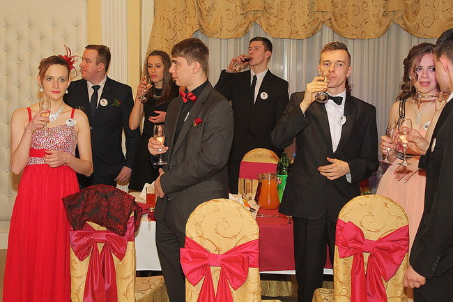 Po sąsiedzku: studniówka ZSPT w Bojanowie (zdjęcia)